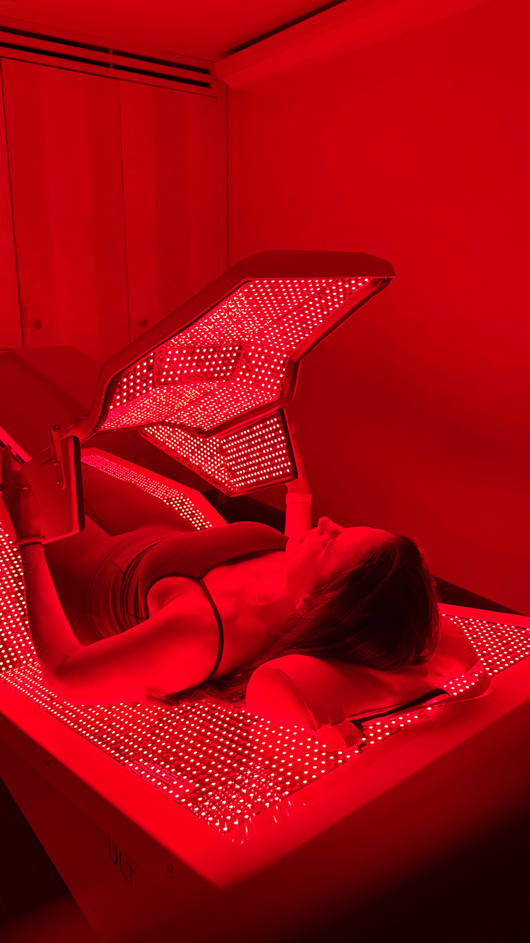 OvationULT Zero Gravity Red Light Therapy Bed