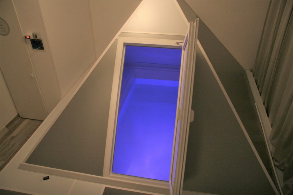 AQUARMONY PYRAMID – Pyramid Float Cabin
